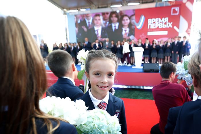 Торжественная линейка в гимназии им. Е.М. Примакова с участием Губернатора Подмосковья