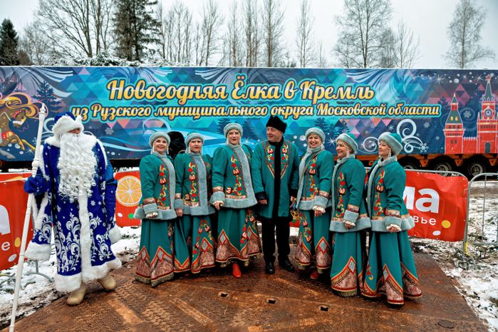 Торжественные проводы главной новогодней елки страны в Москву