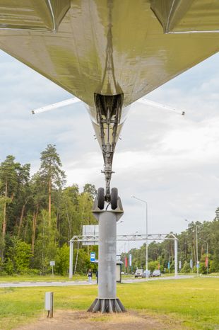 Памятник Ту-144