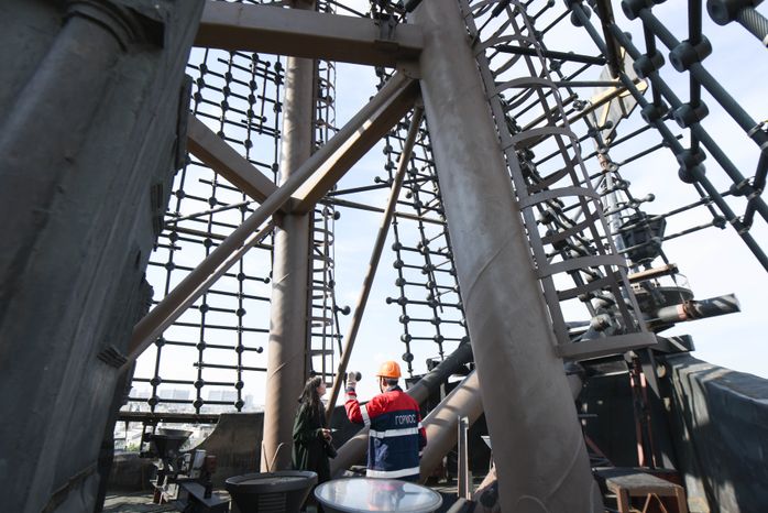 Памятник «В ознаменование 300-летия Российского флота» в Москве, 2 часть