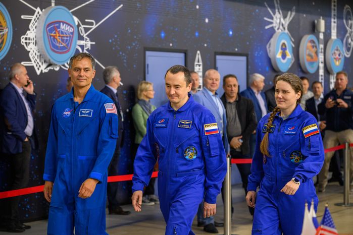 Экипаж космонавтов МКС-75 А. Менон, П. Дубров и А. Кикина на комплексной тренировке в Звездном городке