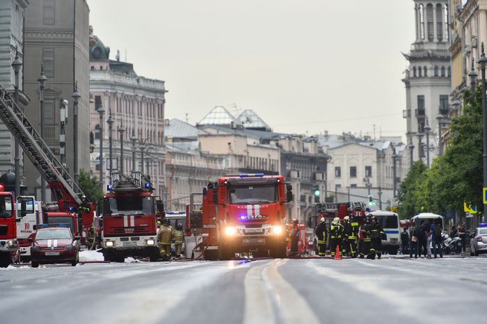 Пожар в реставрируемом здании на Тверской улице в Москве
