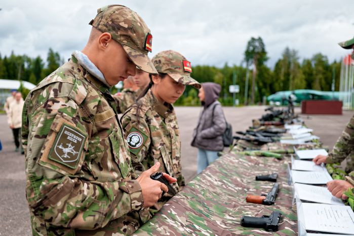 Военно-спортивная игра «Юнавиа» для молодежи в Центре военно-тактических игр парка «Патриот» Одинцовского округа