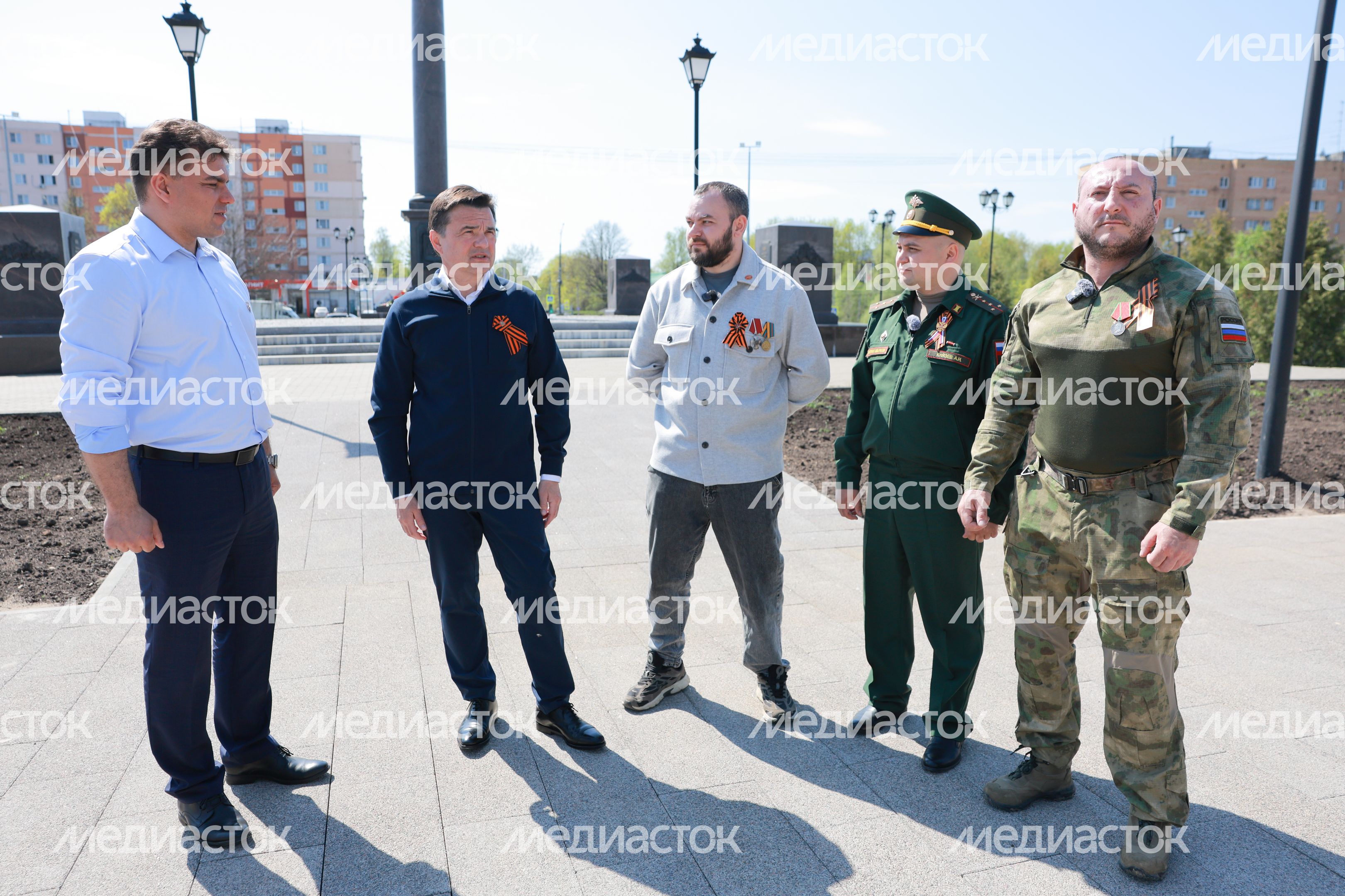 Андрей Воробьев вместе с ветеранами СВО возложил цветы к стеле в Можайске Андрей Воробьев вместе с ветеранами СВО возложил цветы к стеле в Можайске
