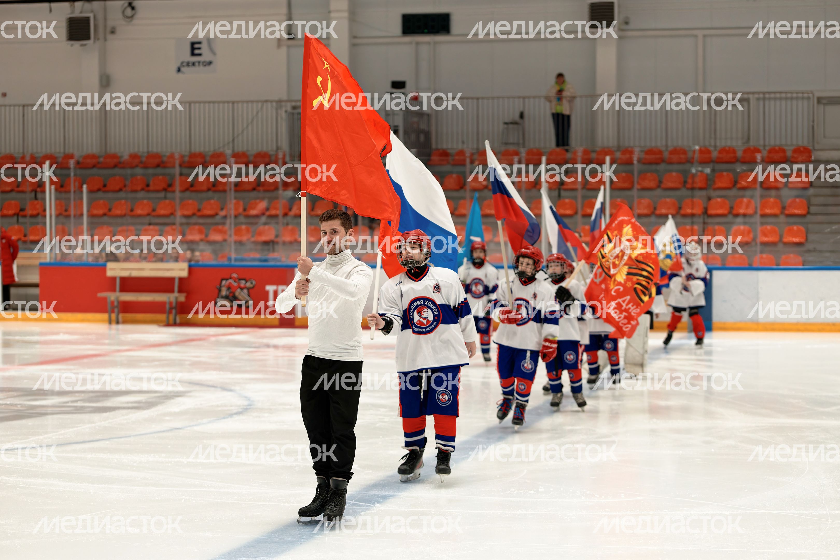 Хоккейный матч ко Дню Победы в Красногорске Хоккейный матч ко Дню Победы в Красногорске
