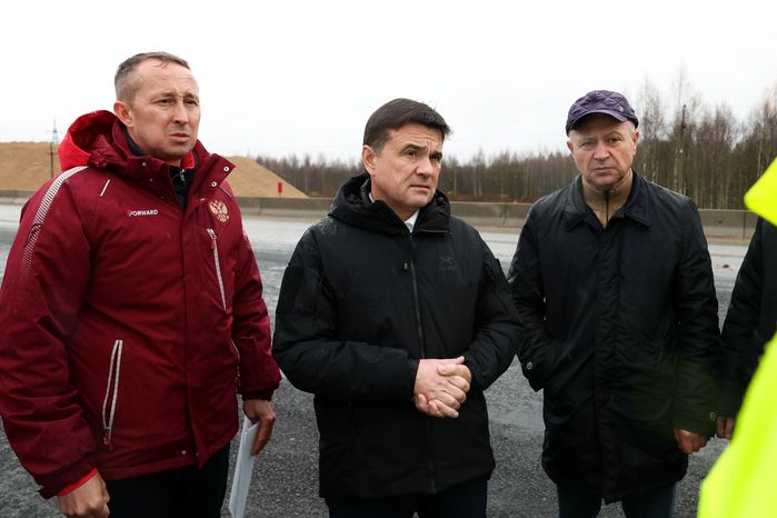 Андрей Воробьев проверил ход работ по расширению трассы М-9 "Балтия"