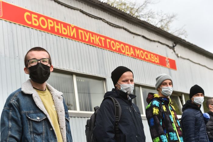 Отправка призывников к местам прохождения военной службы с городского сборного пункта Военного комиссариата города Москвы