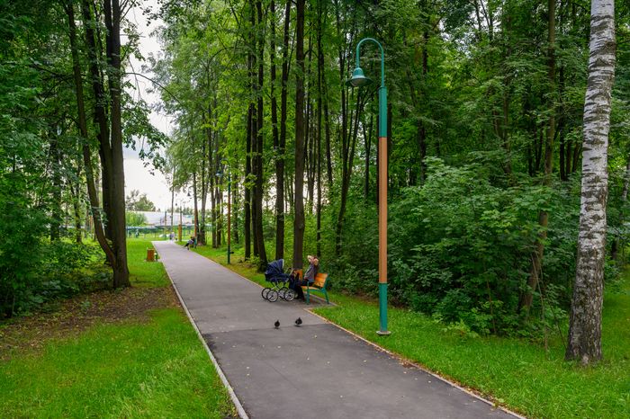 Сквер «Затишье» в Электростали летом