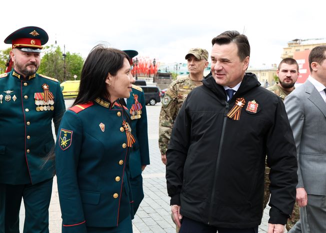 Андрей Воробьев вместе с участниками СВО возложил венок и цветы к Могиле Неизвестного Солдата