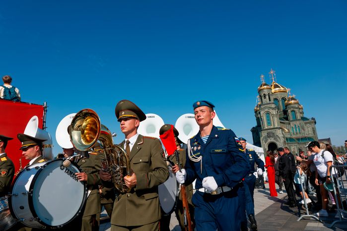 Лучшие военные оркестры силовых ведомств мира на военно-музыкальном фестивале «Спасская башня» у Главного храма ВС РФ