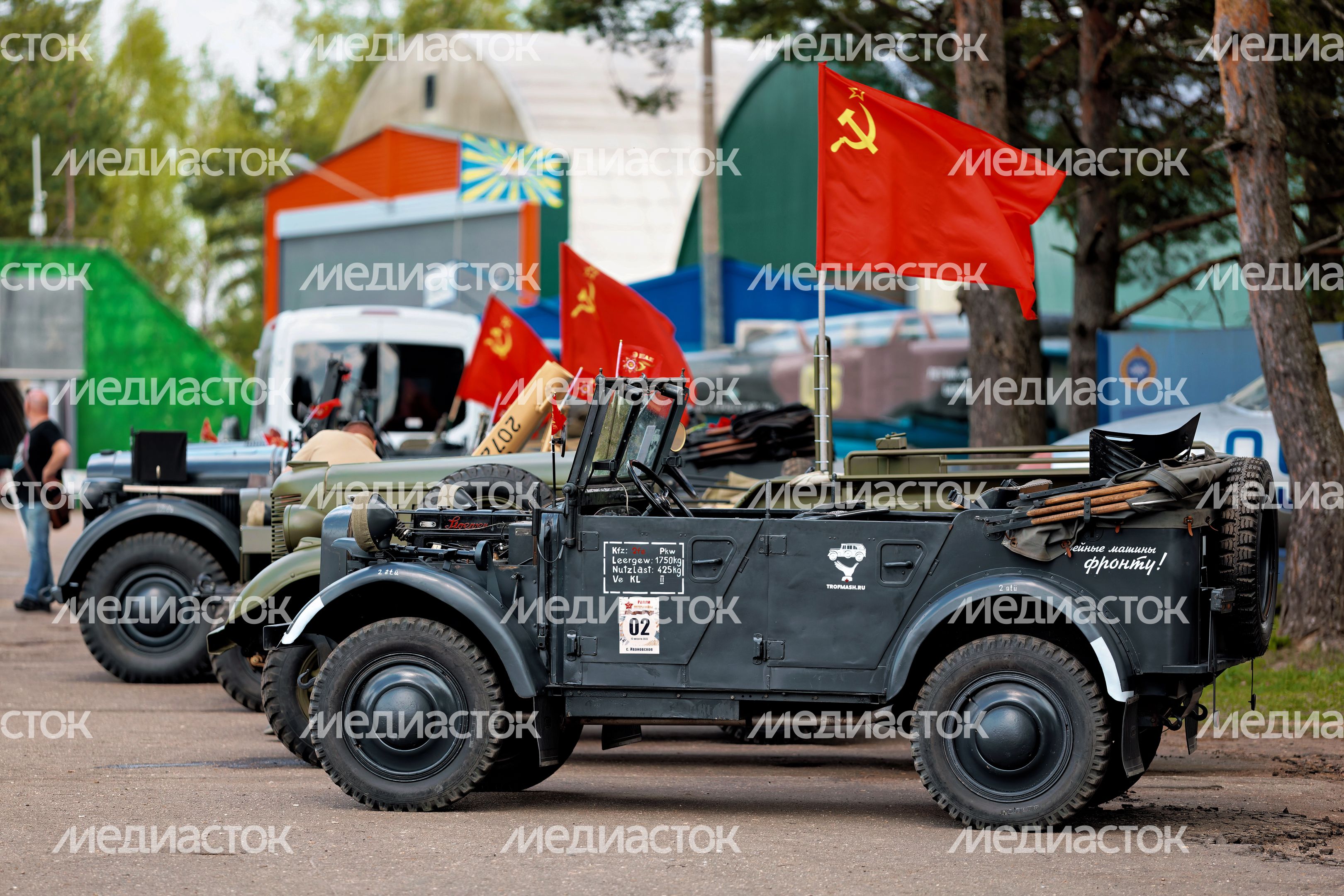 Армейские военные автомобили в музее аэроклуба ветеранов воинской службы в Кубинке Армейские военные автомобили в музее аэроклуба ветеранов воинской службы в Кубинке