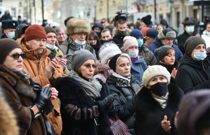 Прощание с актером Андреем Мягковым в МХТ имени Чехова