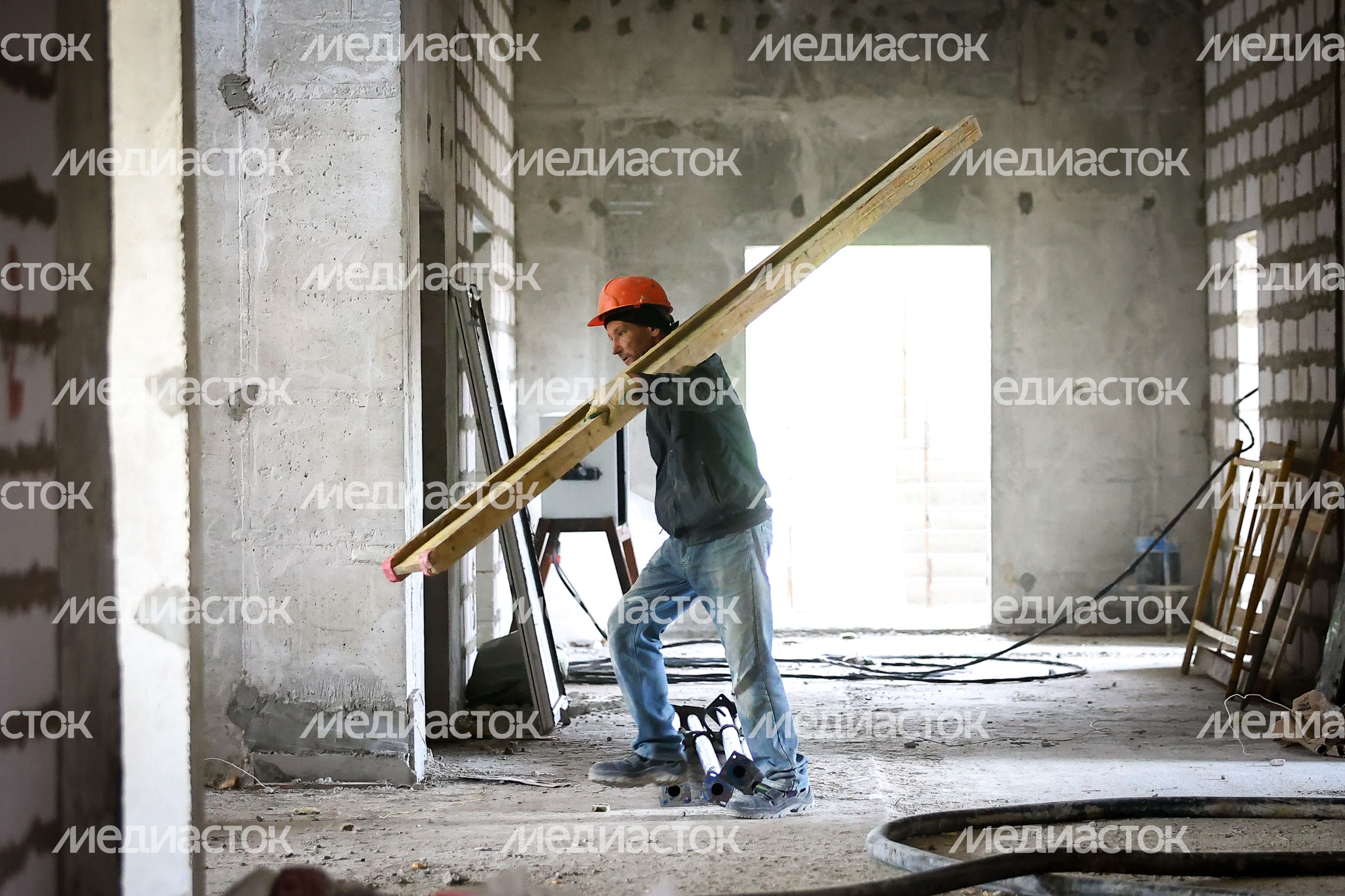 Проверка хода строительства школы в мкр  Юго-Западный в Ступине Губернатором Подмосковья