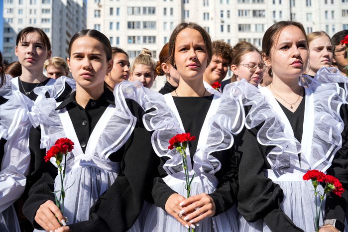 Мемориальную доску Героя РФ Артема Щукина открыли в подольской школе №30