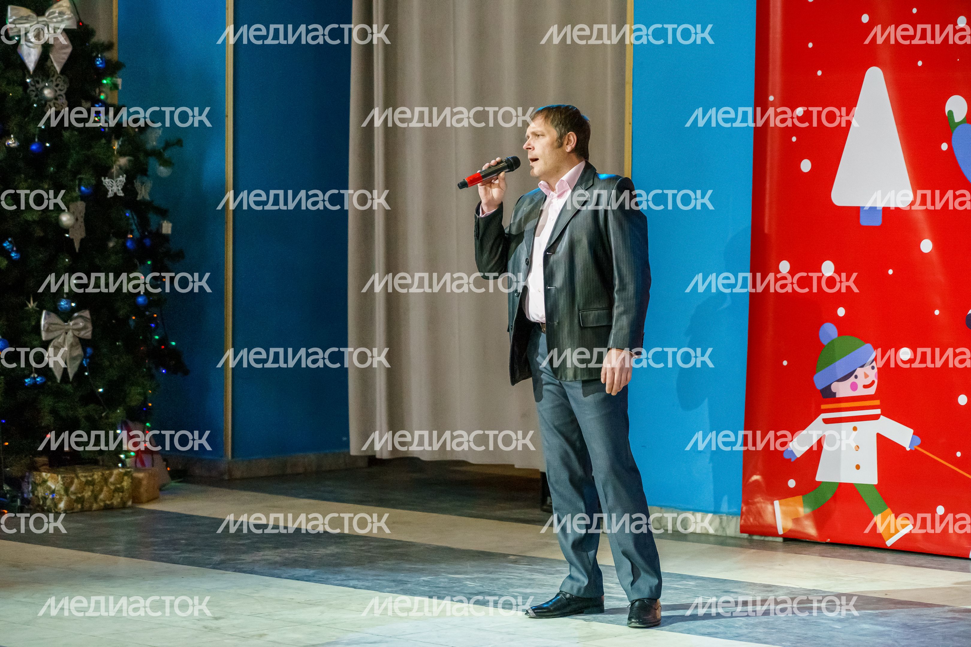 Зимний бал в культурном центре "Октябрь" Зимний бал в культурном центре "Октябрь"