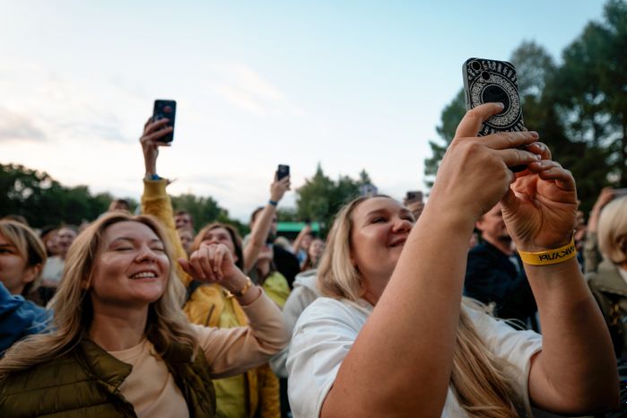 Зрители фестиваля «Каникулы» в музее-заповеднике «Горки Ленинские» Ленинского округа