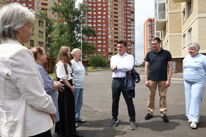 Андрей Воробьев встретился с переселенцами из аварийного жилья в Лыткарино