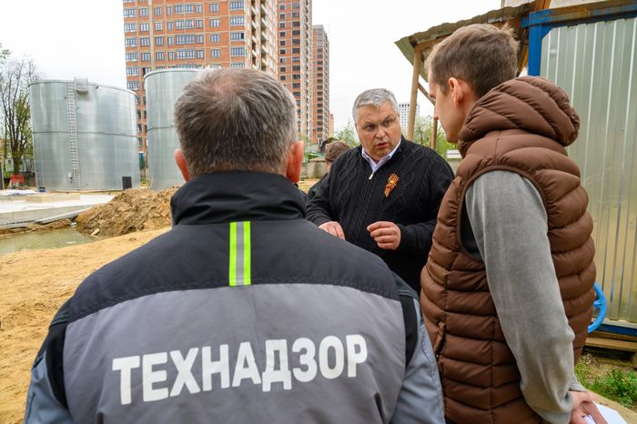 Министр ЖКХ Московской области Кирилл Григорьев проверил работы по реконструкции водозаборного узла в Пушкино