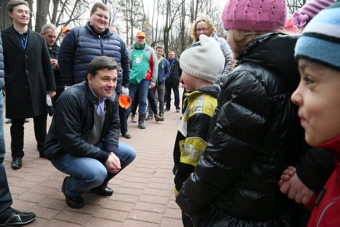 А. Воробьев принял участие в областном субботнике в Раменском районе