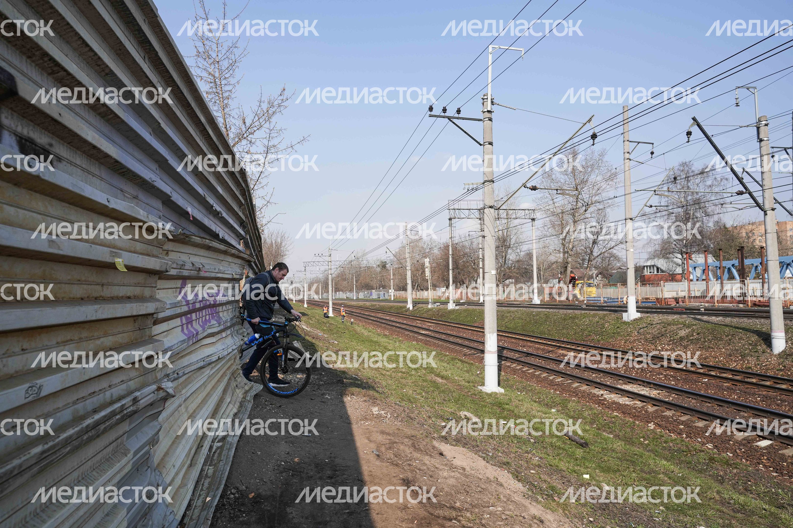 Проверка строительства пешеходного перехода в Люберцах Губернатором Подмосковья