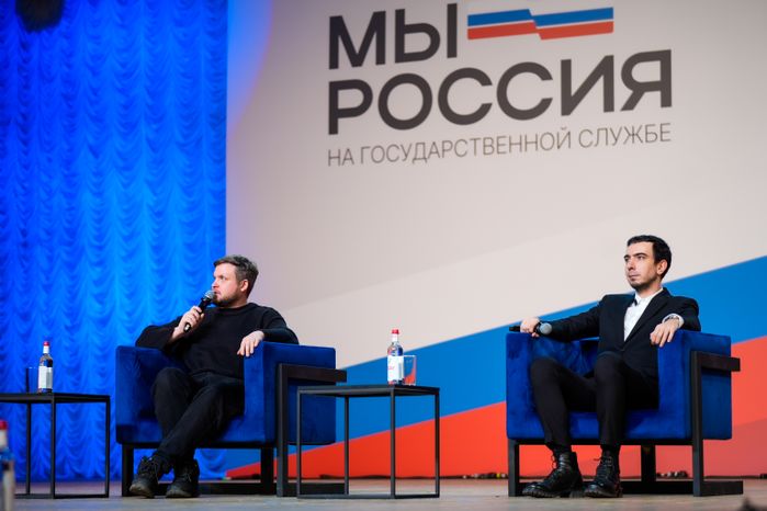 Пранкеры Вован и Лексус выступают перед гостями форума "На государственной службе"