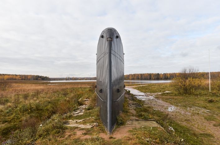 Памятник подводной лодке К-19 и виды села Никульское