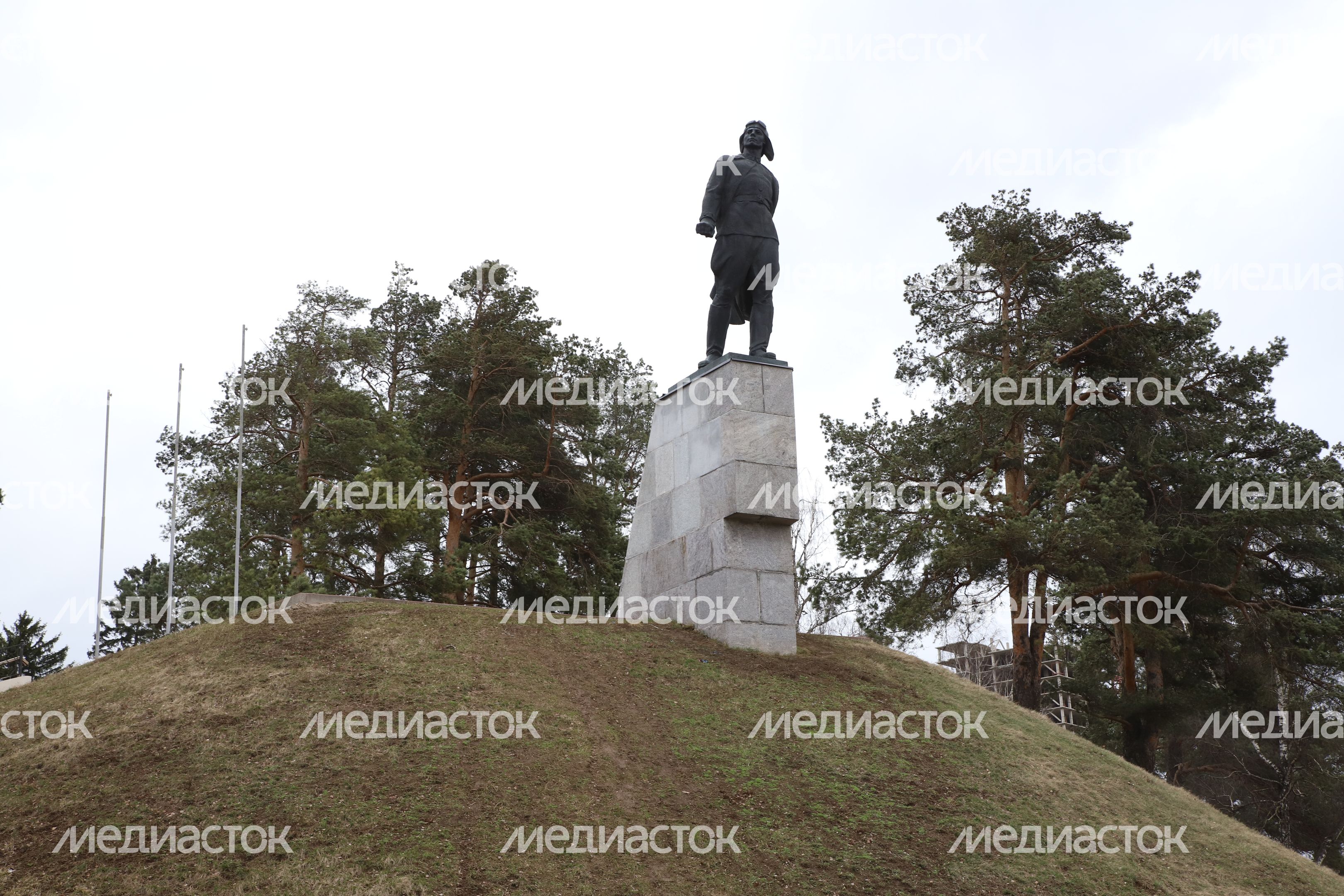 Памятник ночному тарану Талалихина Памятник ночному тарану Талалихина