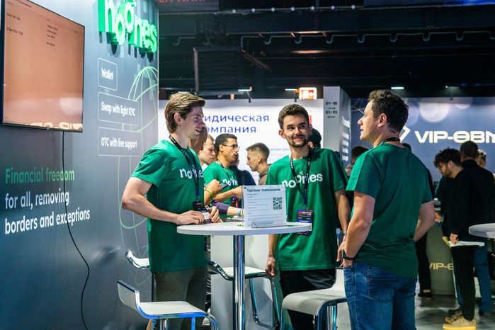 Выставочный стенд на форуме по криптовалютам и блокчейн-технологиям CRYPTO SUMMIT 2025 в Одинцово