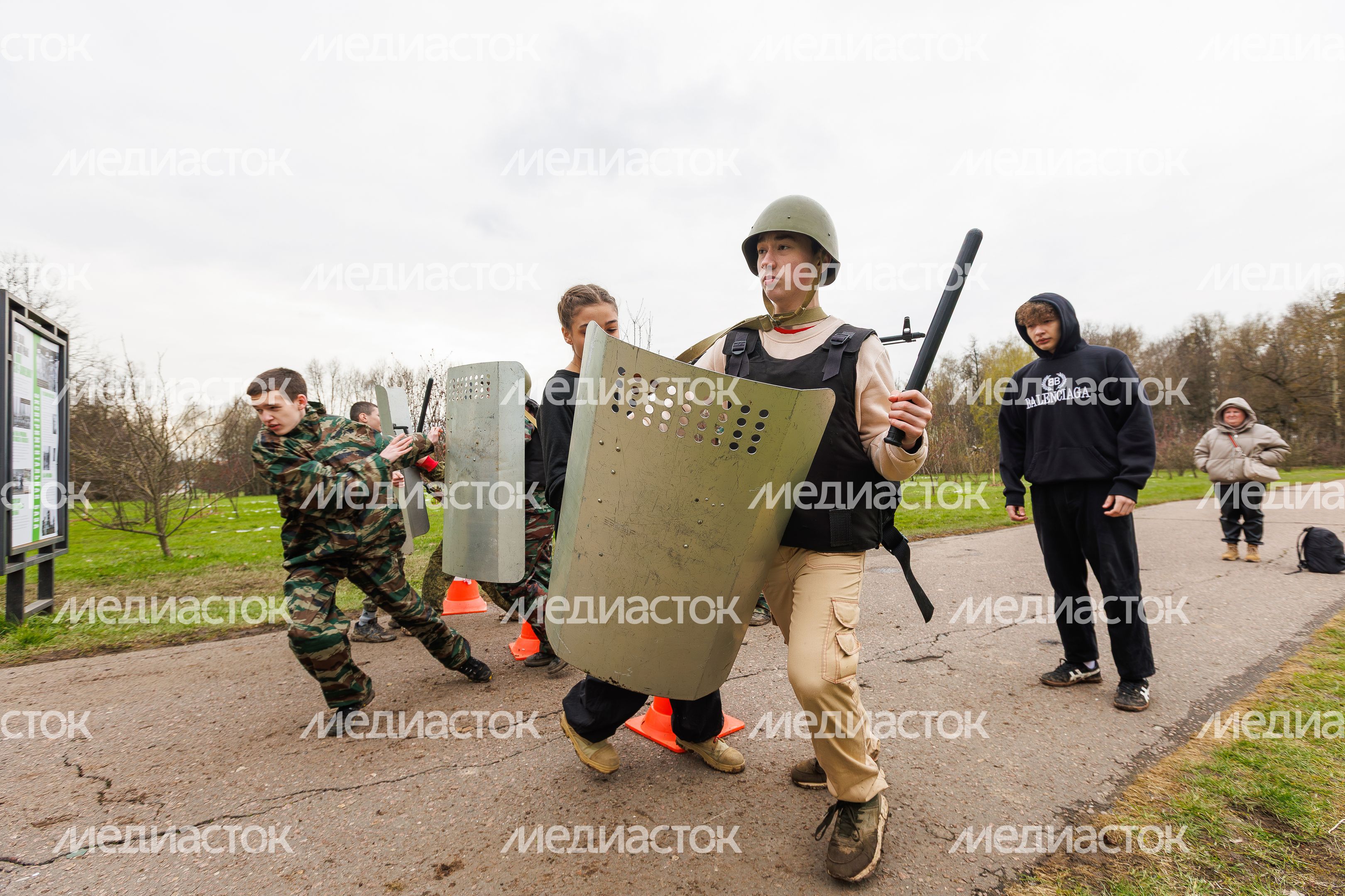 Военно-патриотическая игра «Юнармия, вперед!», посвященная Дню Победы, в Горках Ленинских Военно-патриотическая игра «Юнармия, вперед!», посвященная Дню Победы, в Горках Ленинских
