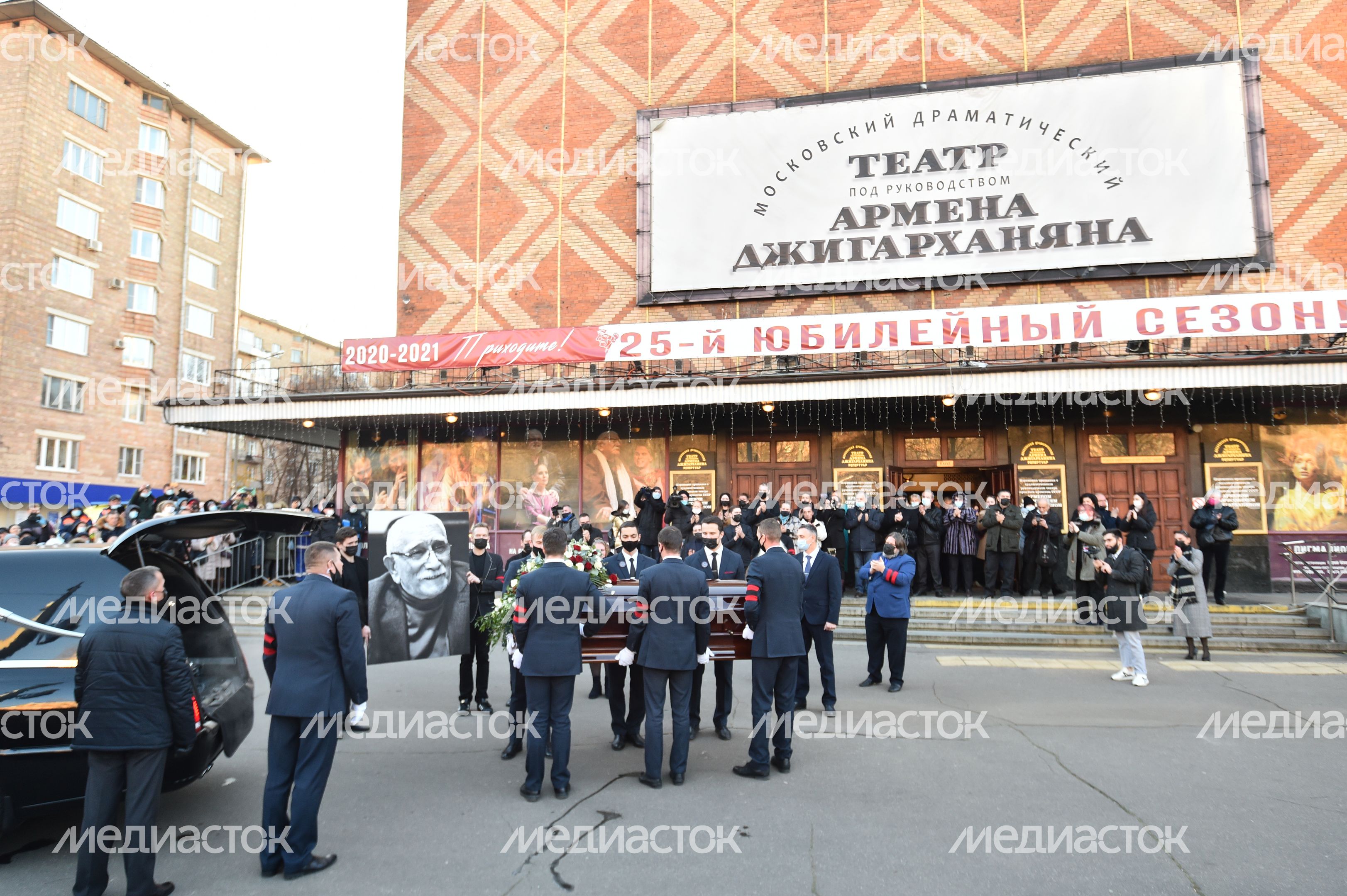 Церемония прощания с Арменом Джигарханяном в Москве