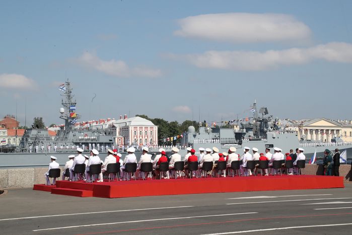 Губернатор Подмосковья присутствовал на главном военно-морском параде в честь Дня ВМФ