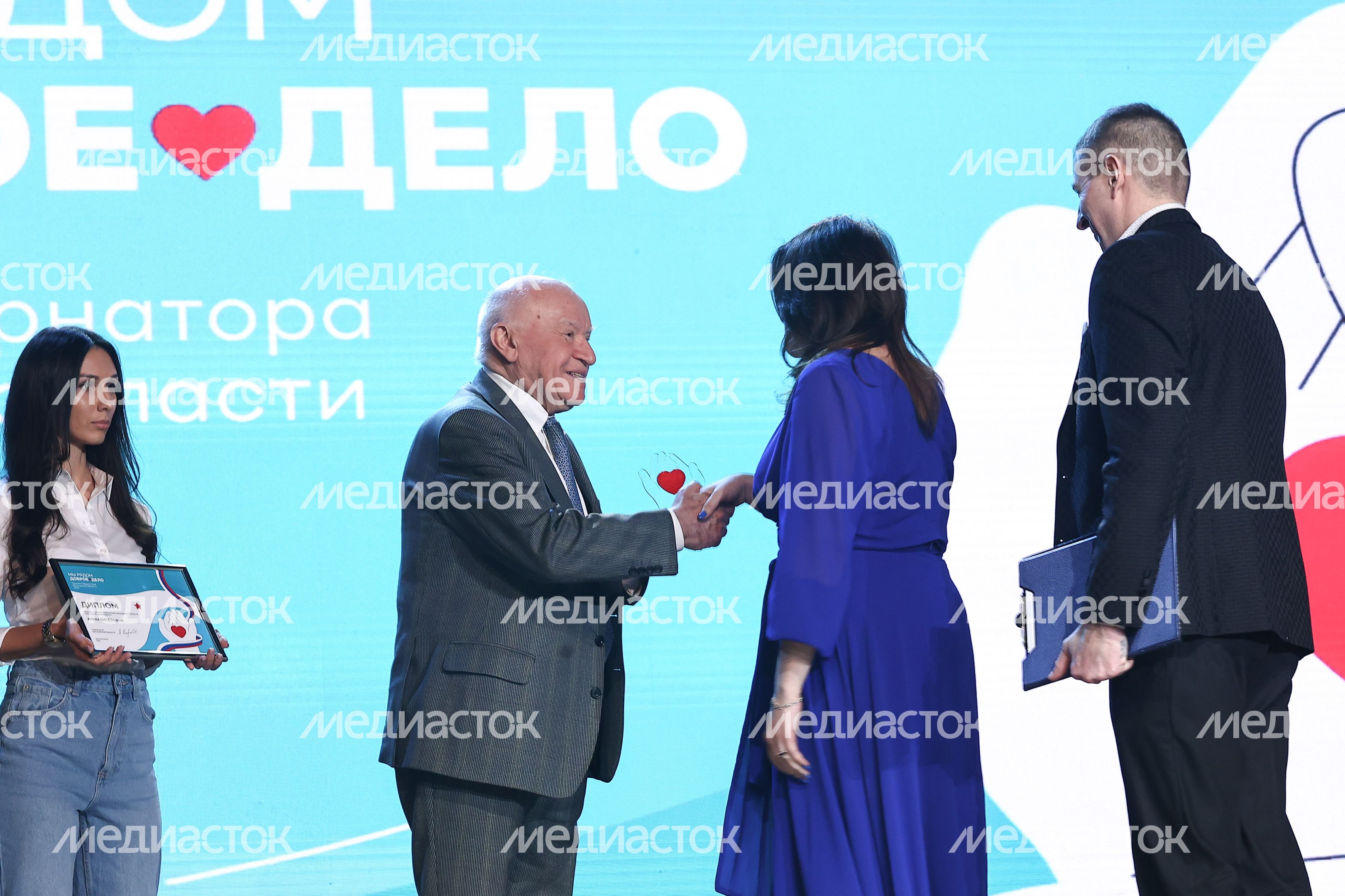 Награждение Губернатором лауреатов губернаторской премии «Мы рядом. Доброе дело»