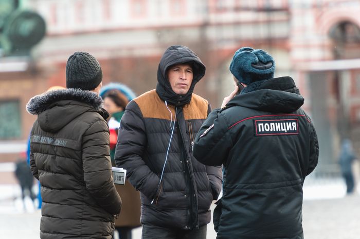 Люди в масках в период эпидемии коронавируса
