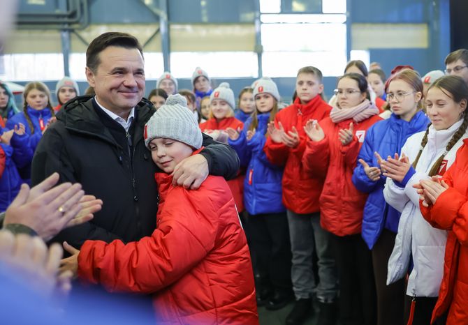 Андрей Воробьев навестил пилотажные группы на авиабазе в Кубинке