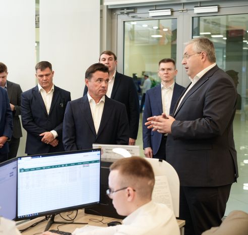 Андрей Воробьев посетил единый центр управления ЖКХ региона