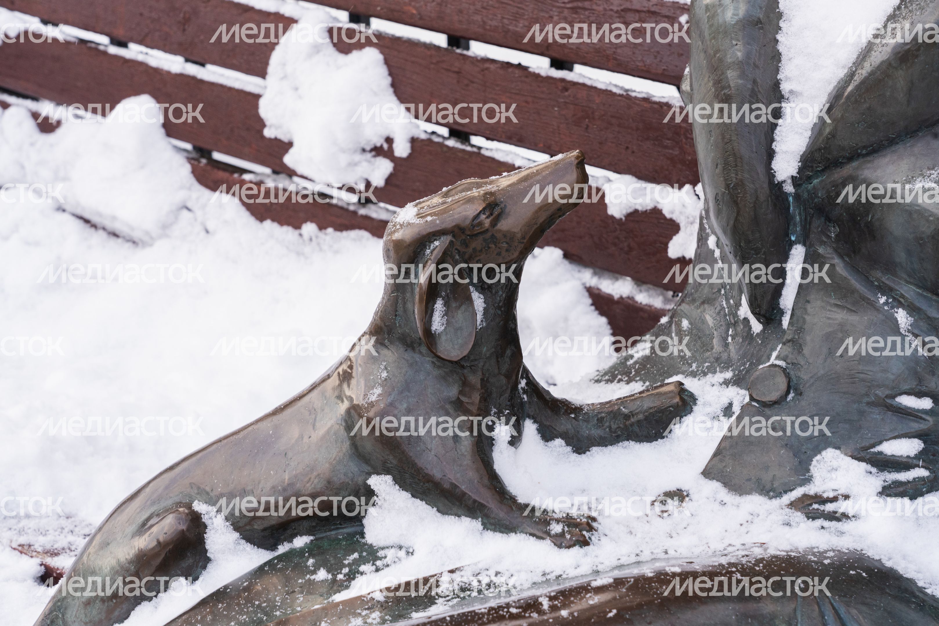 Жанровая скульптура «Дама с собачкой» на бульваре Любы Новоселовой в Одинцово