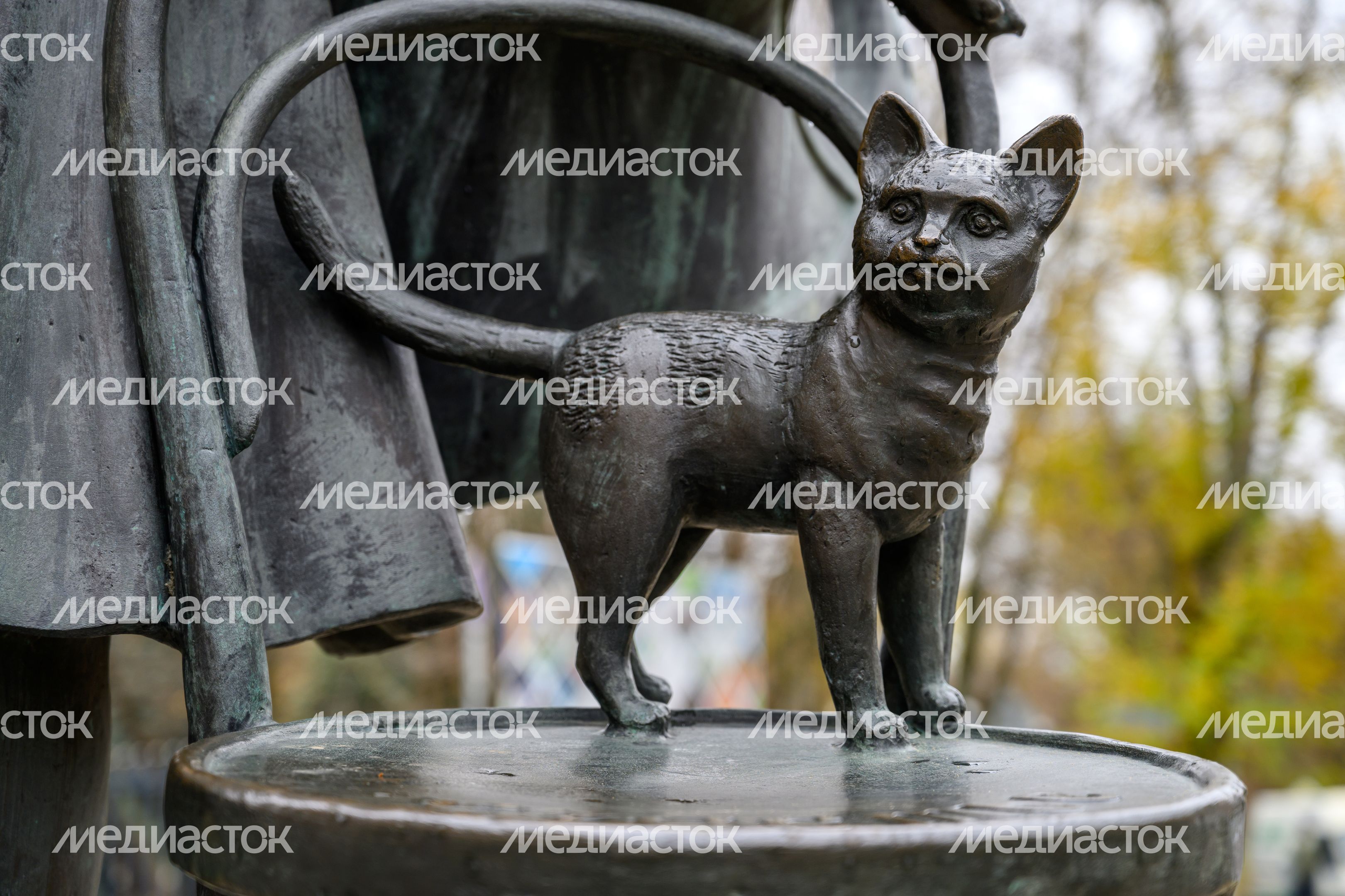 Памятник Паше Строгановой на территории дачного поселка Красково округа Люберцы Памятник Паше Строгановой на территории дачного поселка Красково округа Люберцы