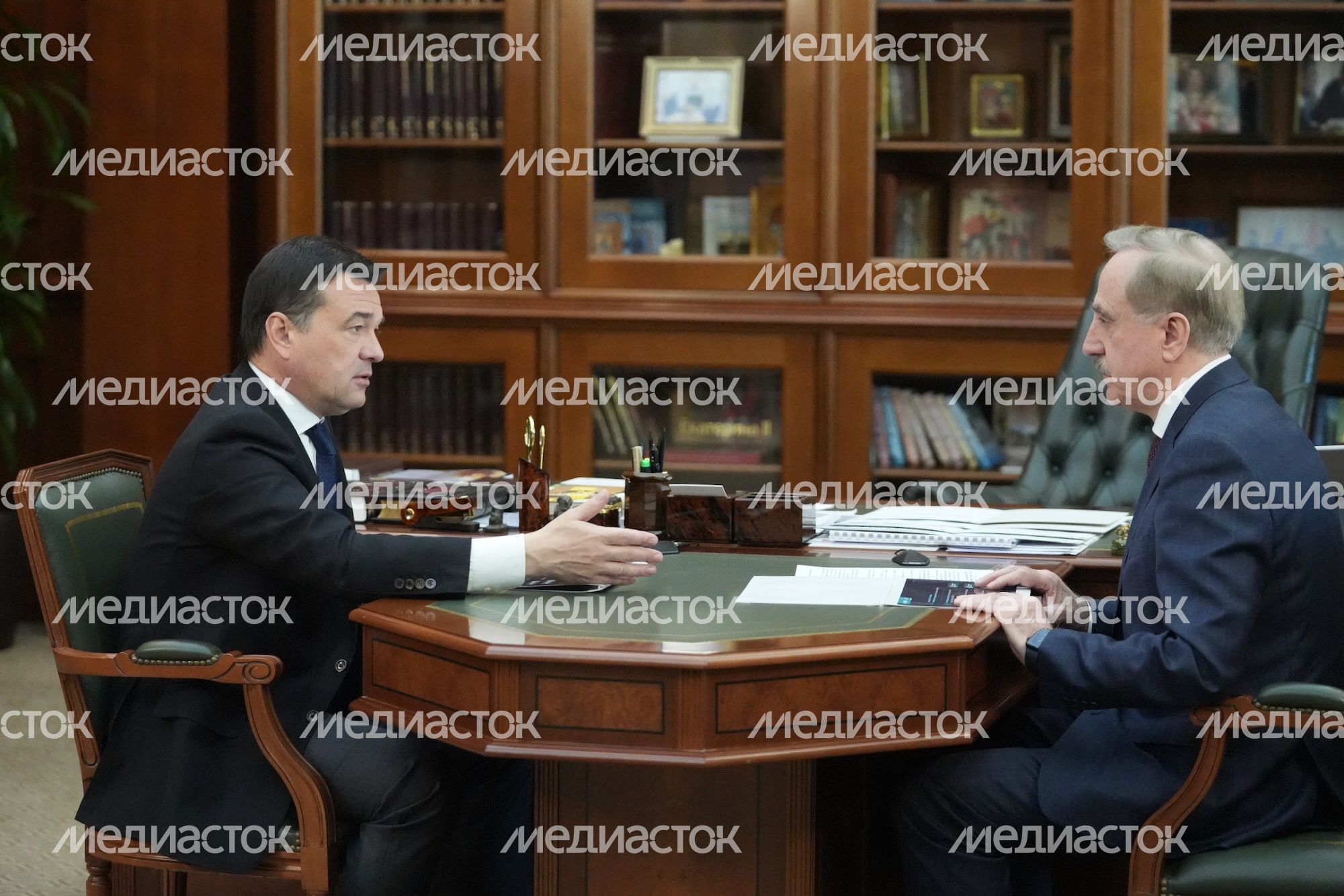 Рабочая встреча Андрея Воробьева с Владимиром Ружицким Рабочая встреча Андрея Воробьева с Владимиром Ружицким