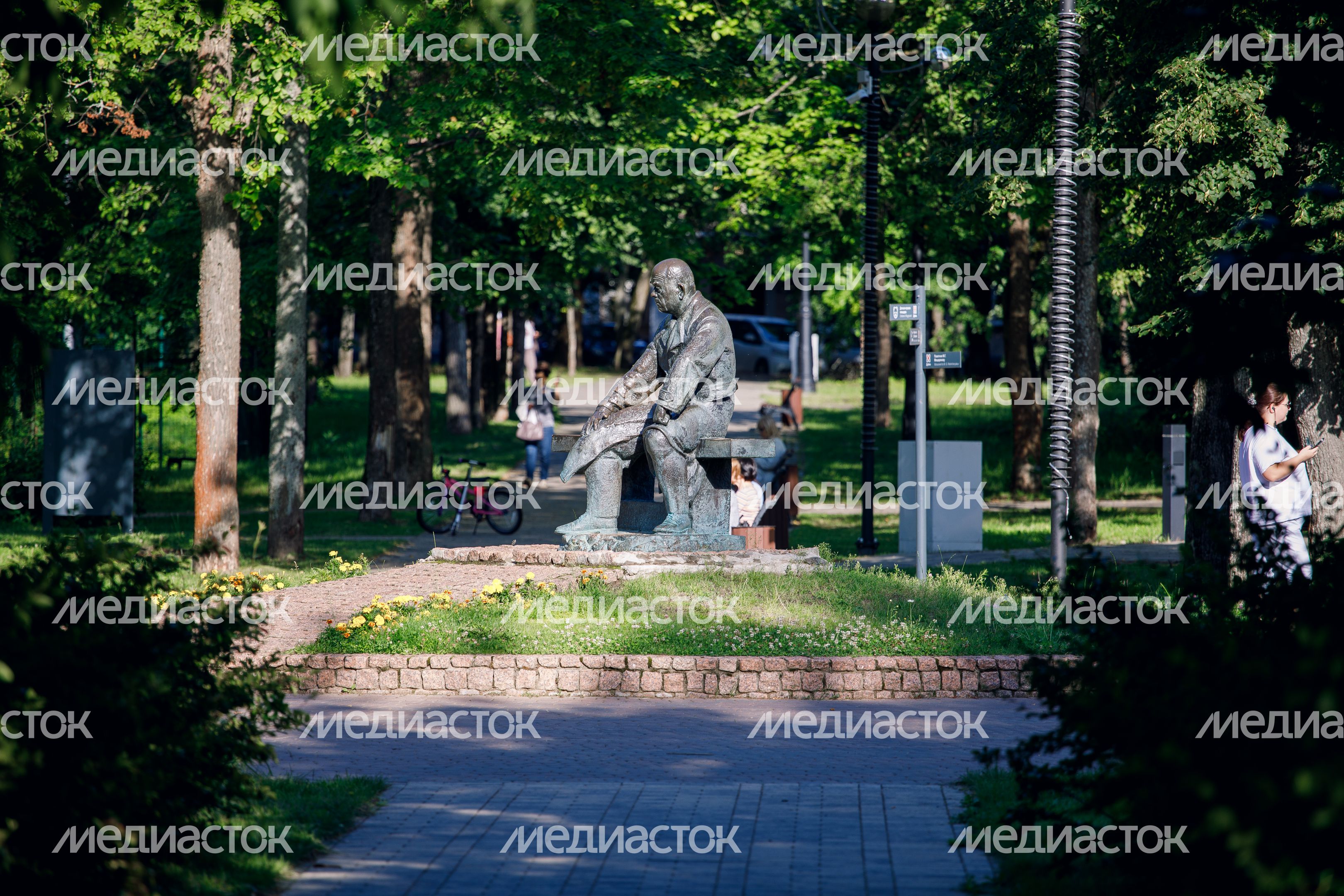 Дубна. Памятник М.Г. Мещерякову