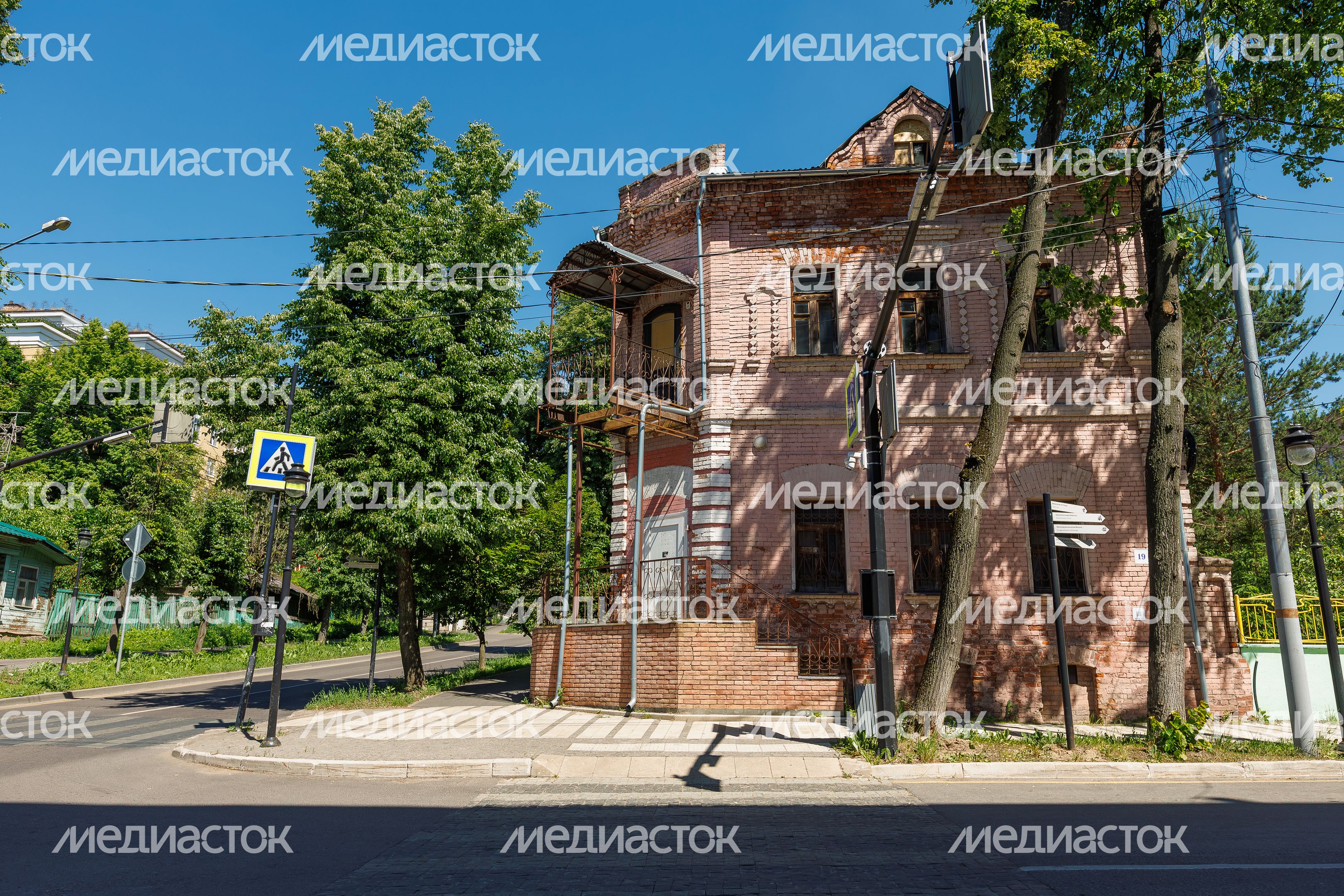 Летние виды улицы Московской в Звенигороде Летние виды улицы Московской в Звенигороде