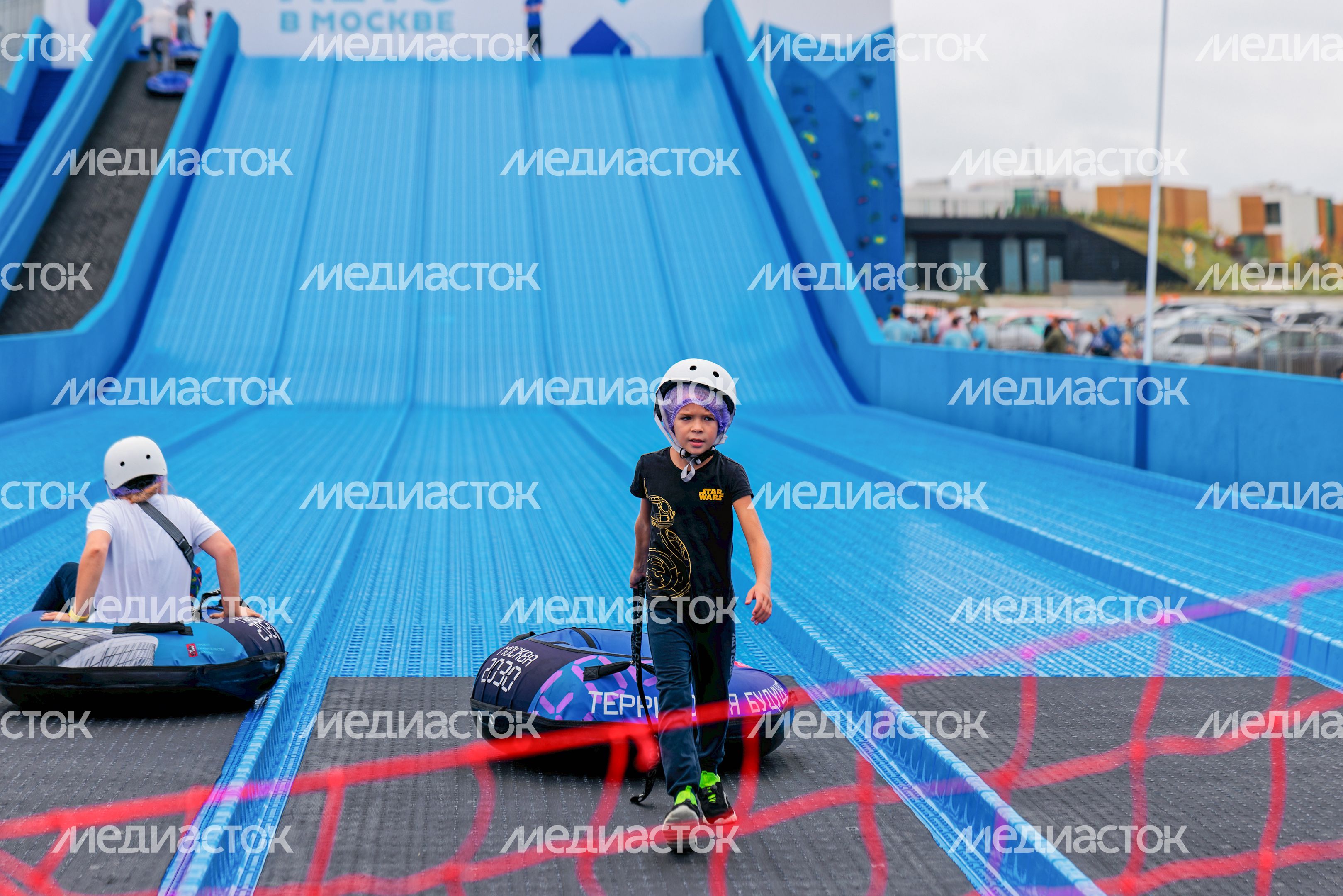 Выставка креативных арт-объектов на фестивале будущего «Портал 2030-2050» в Сколково Выставка креативных арт-объектов на фестивале будущего «Портал 2030-2050» в Сколково