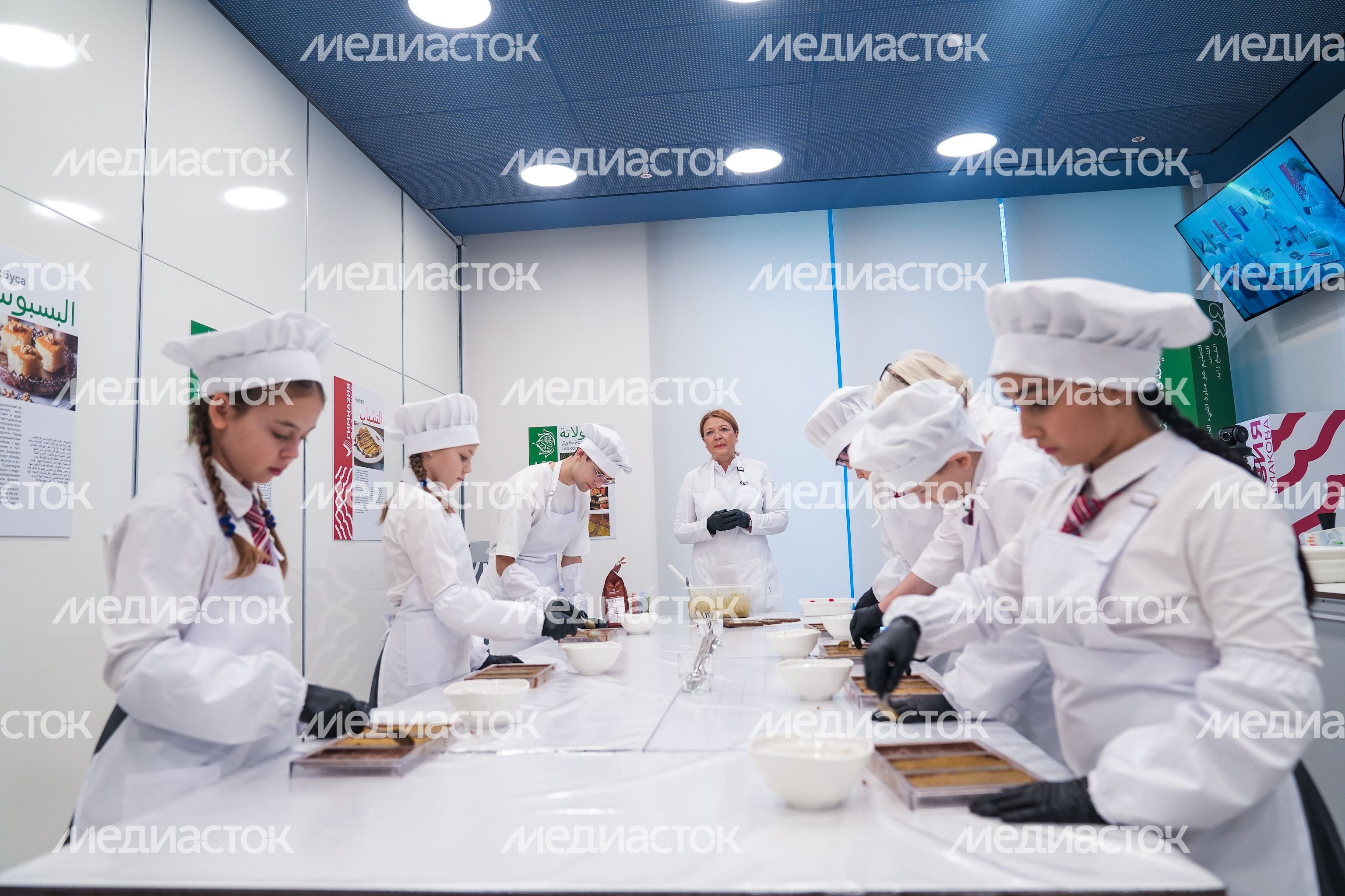 Международный образовательный центр при гимназии им. Е.М. Примакова Международный образовательный центр при гимназии им. Е.М. Примакова