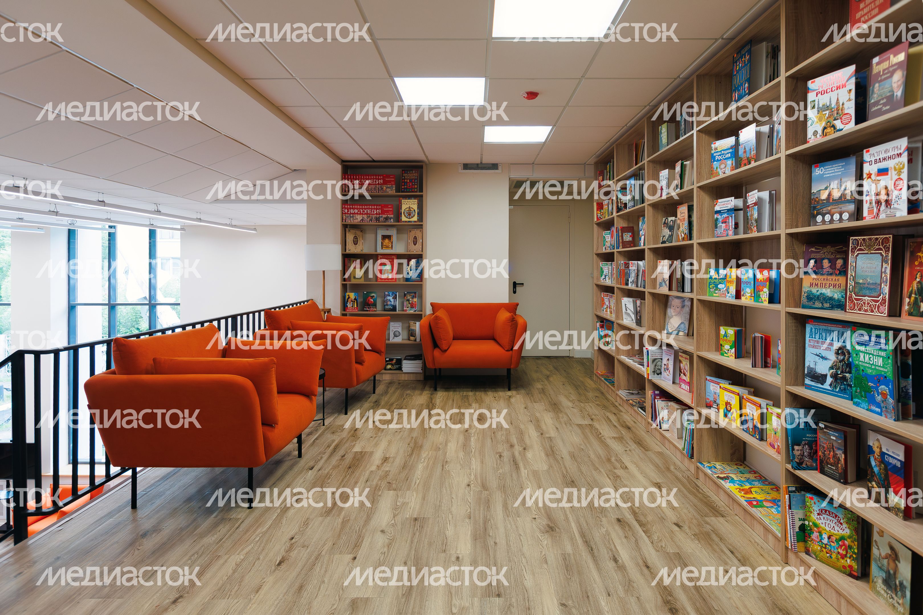 Библиотека в культурно-досуговом центре «Заря» в Балашихе после капитального ремонта Библиотека в культурно-досуговом центре «Заря» в Балашихе после капитального ремонта