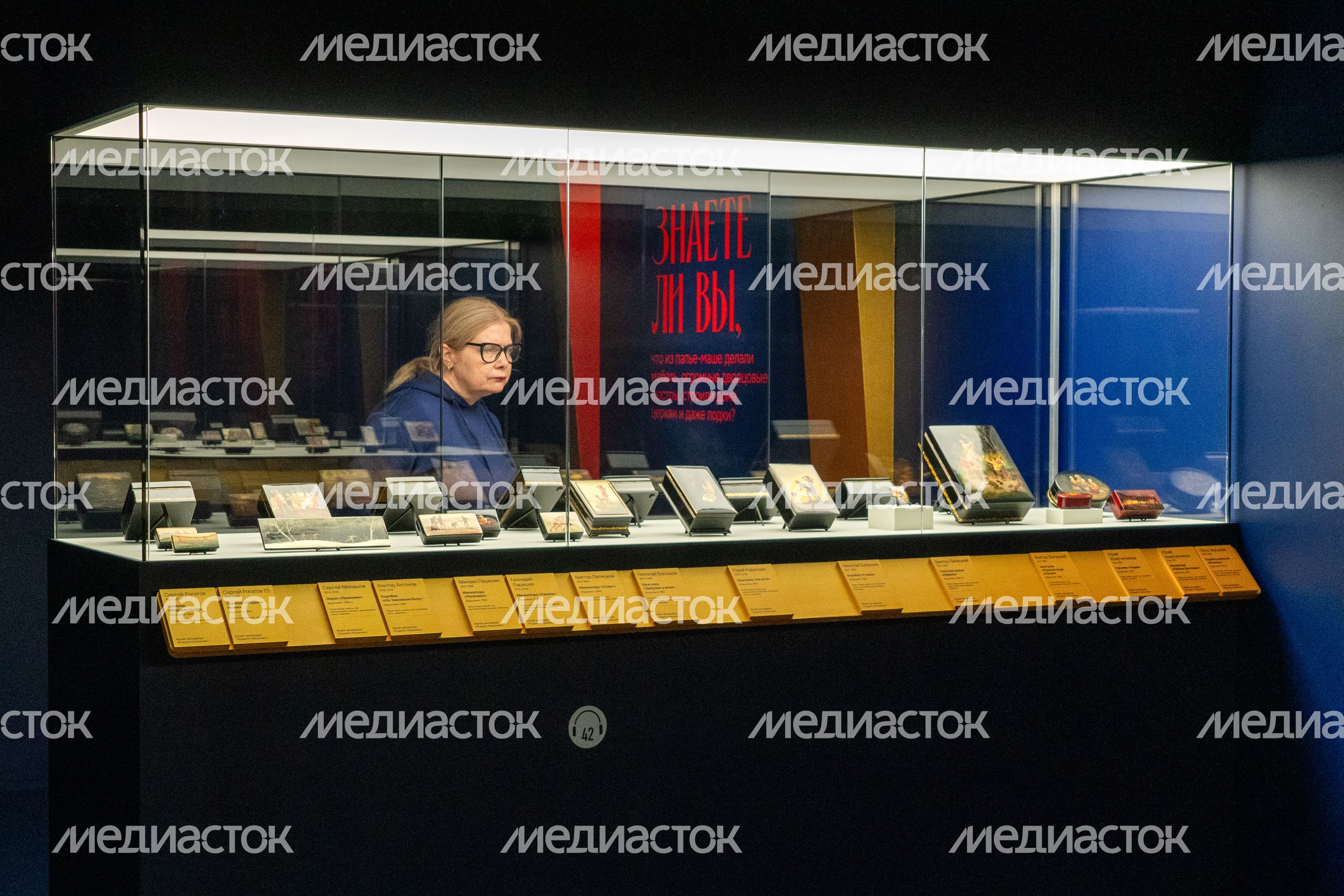 Посетители выставки «Федоскино: где живет душа» в музее «Новый Иерусалим» города Истра Посетители выставки «Федоскино: где живет душа» в музее «Новый Иерусалим» города Истра