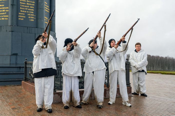 Воинский салют в музее-заповеднике «Бородинское поле» ко Дню Неизвестного солдата