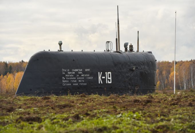 Памятник подводной лодке К-19 и виды села Никульское