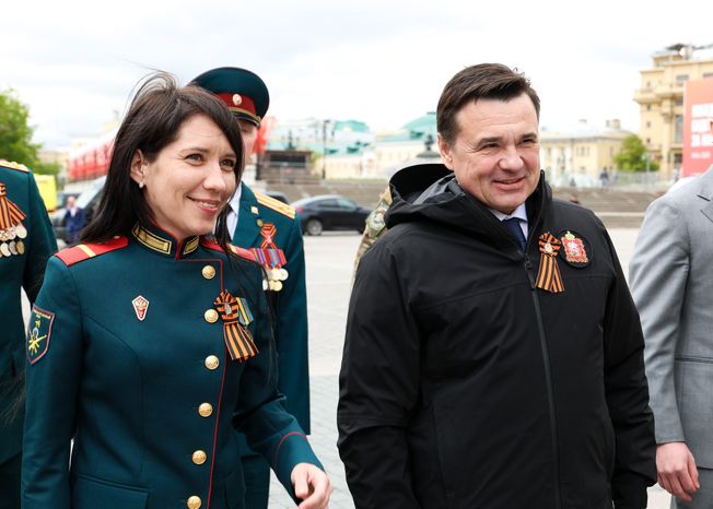 Андрей Воробьев вместе с участниками СВО возложил венок и цветы к Могиле Неизвестного Солдата