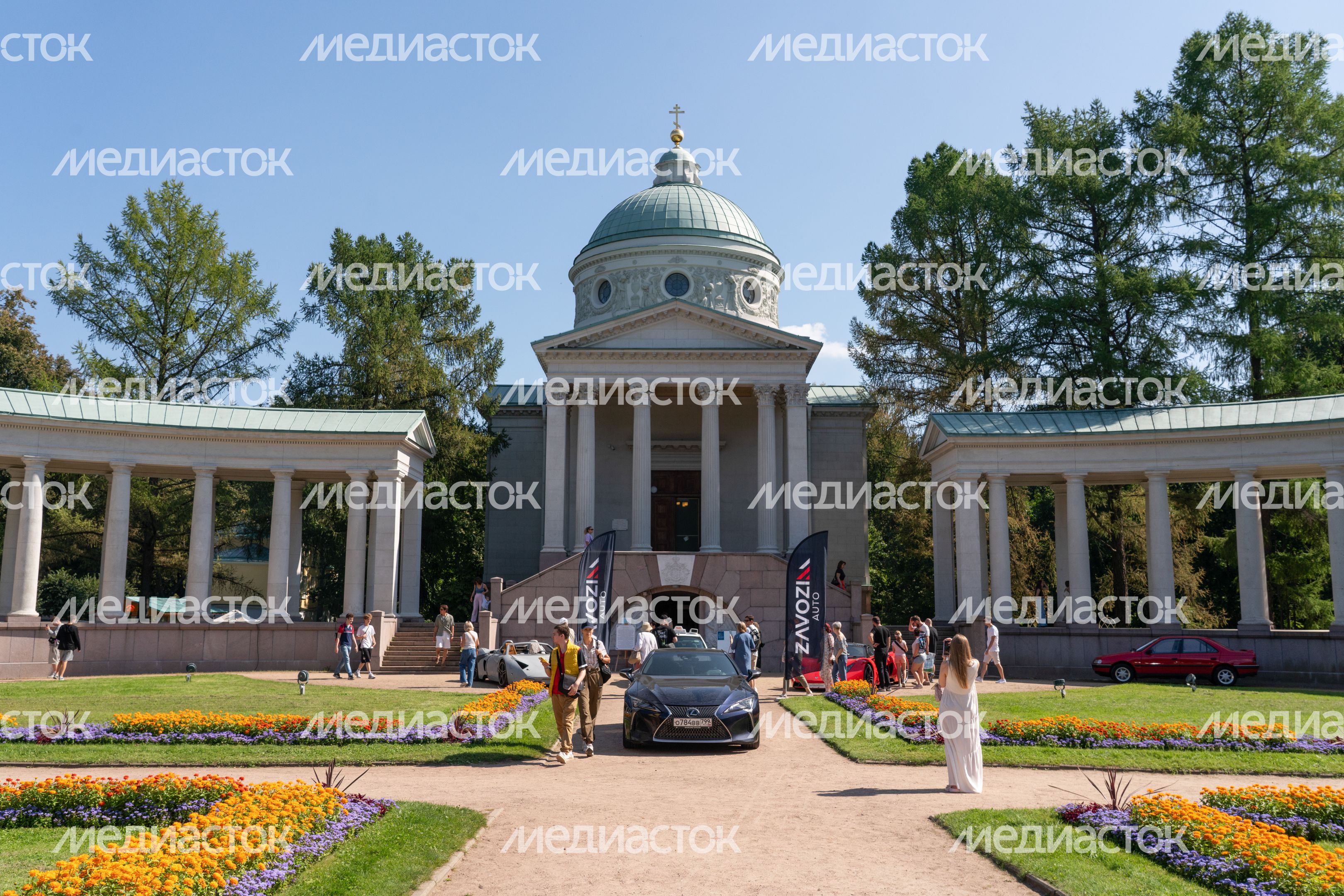 Автофестиваль в усадьбе Архангельское Автофестиваль в усадьбе Архангельское