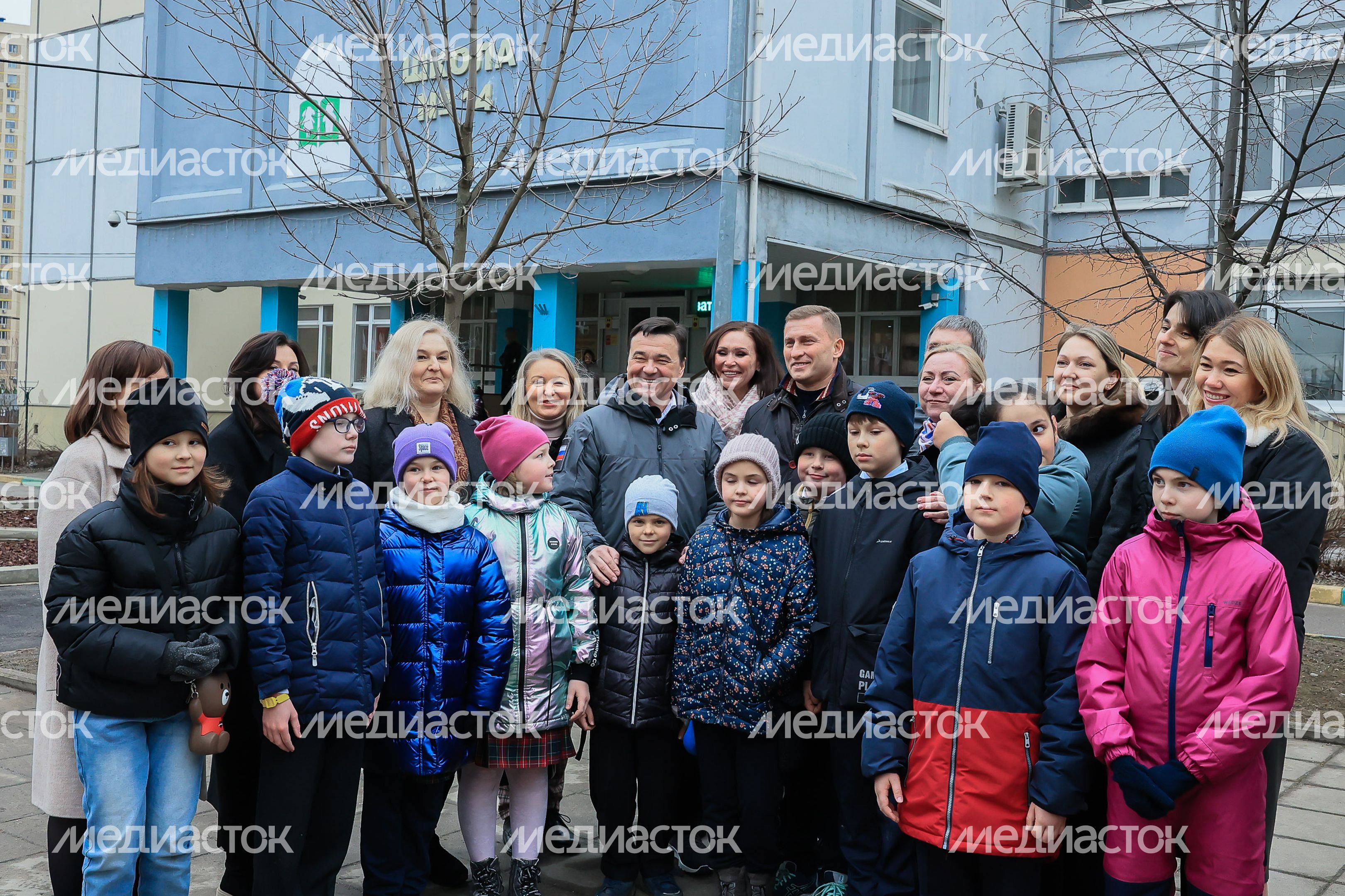 Проверка хода строительства пристройки к школе №14 в Долгопрудном Губернатором Подмосковья