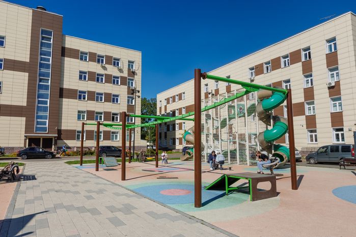 Спортивная площадка во Владимирском парке Балашихи летом